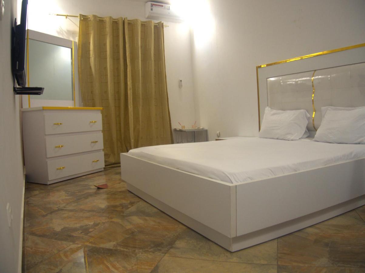 Bed & Breakfast Meublees Almadies